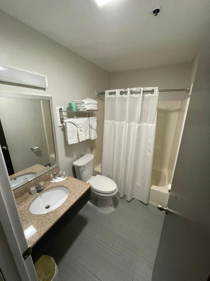 Baymont By Wyndham Branford/New Haven Hotel Ngoại thất bức ảnh