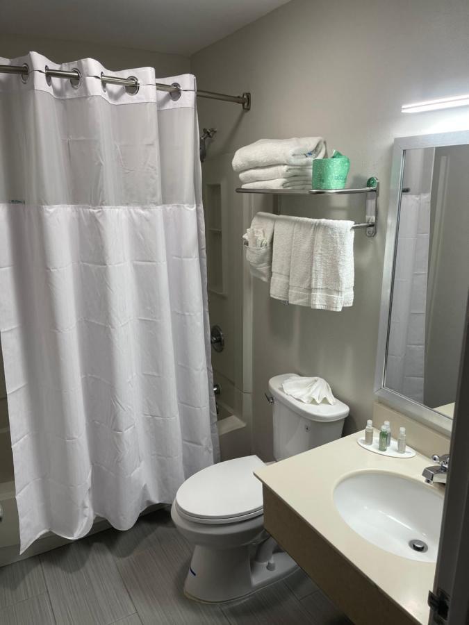 Baymont By Wyndham Branford/New Haven Hotel Ngoại thất bức ảnh